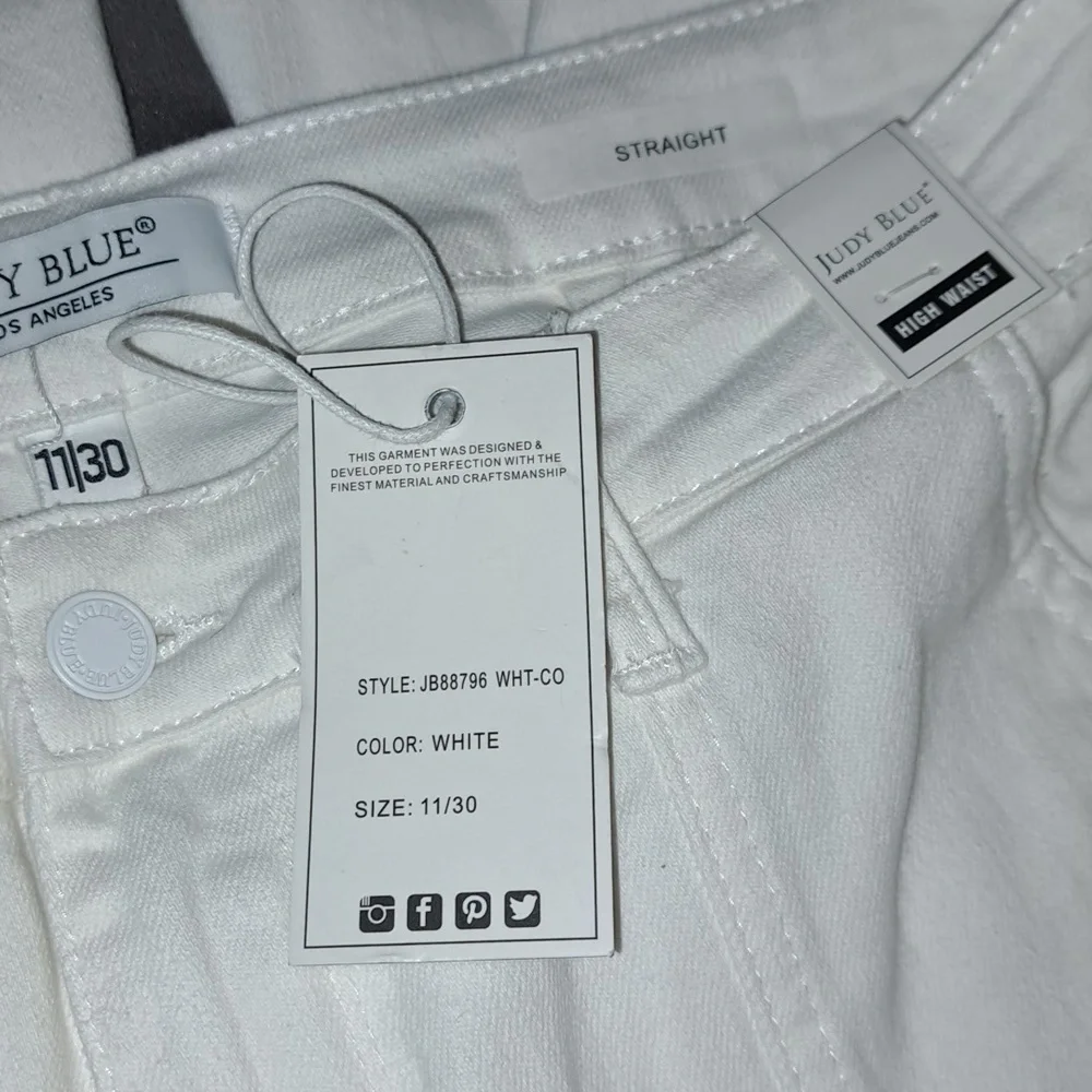 Judy Blue White High Rise Cargo Straight Jeans - Picture 3 of 10